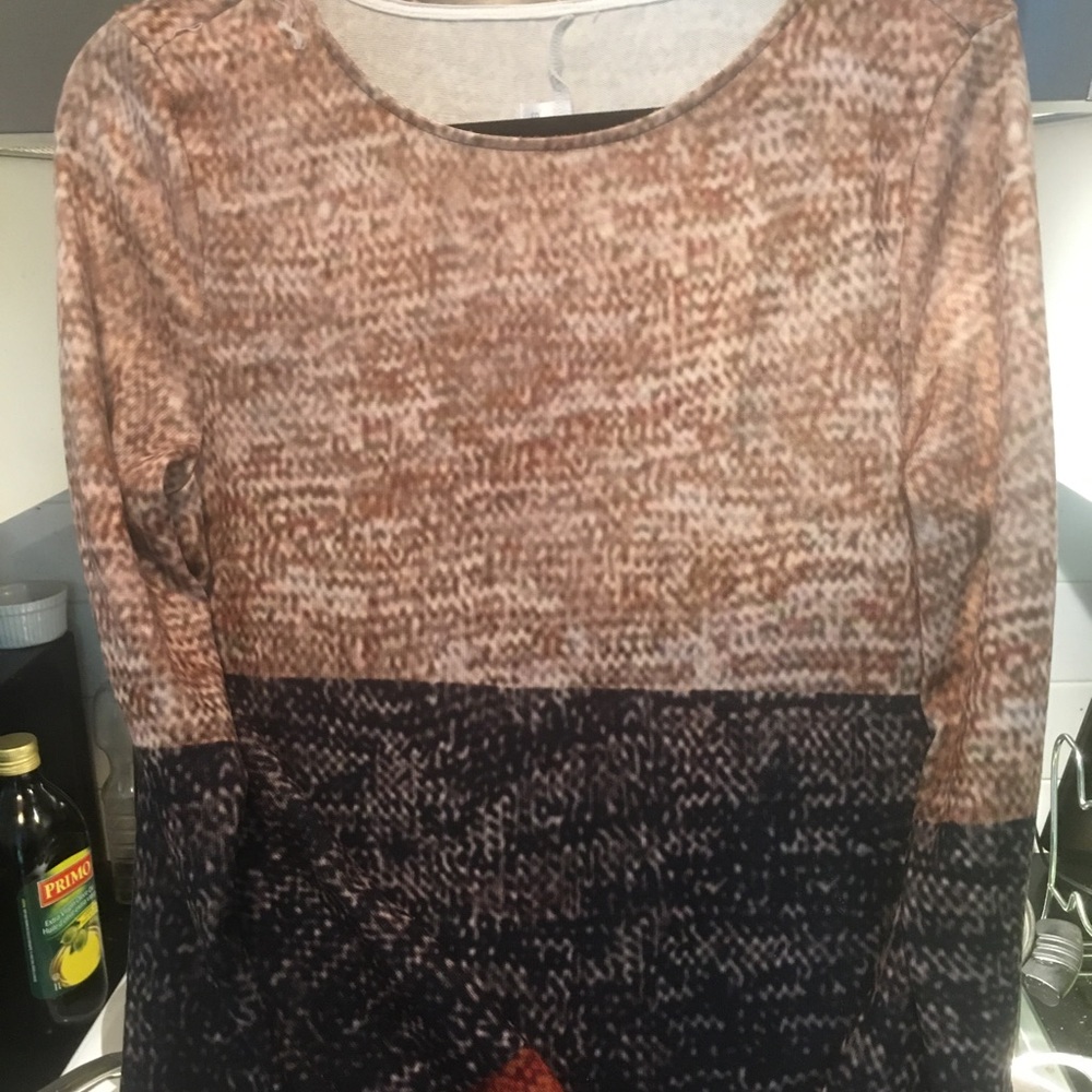 Robe /dress  assez originale assez grande, comme medium canada,